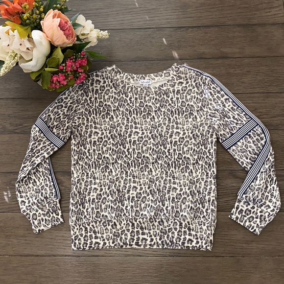 Splendid leopard print long sleeve pull over shirt - Picture 1 of 4
